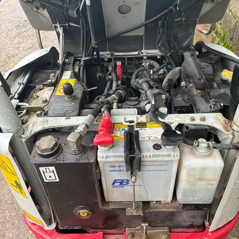 1T Excavator Takeuchi TB210 2017